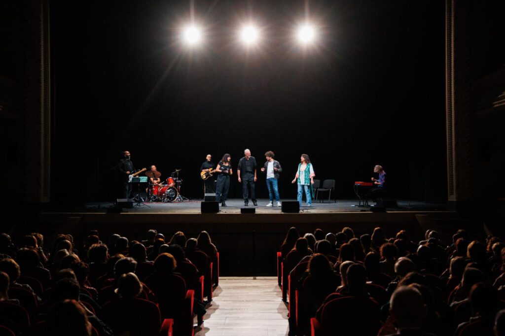 Spettacolo benefico di improvvisazione comica
