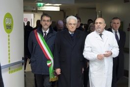 Il Presidente Sergio Mattarella in visita nel nostro reparto incontra Paola Montanari, Presidente Piccoli Grandi Cuori Onlus
