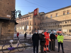 “Bologna Città Cardioprotetta”. Al via l’installazione dei Defibrillatori (DAE) in centro storico.